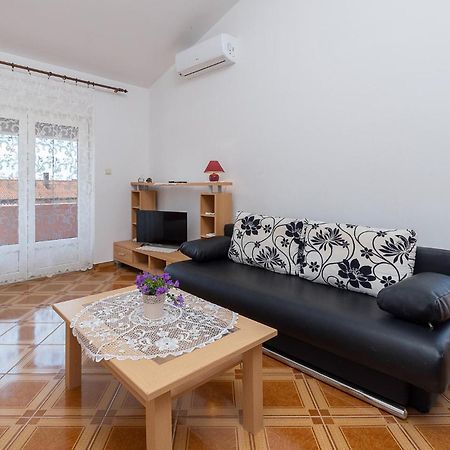 Lovely Apartment In Betiga With Wifi Barbariga Extérieur photo