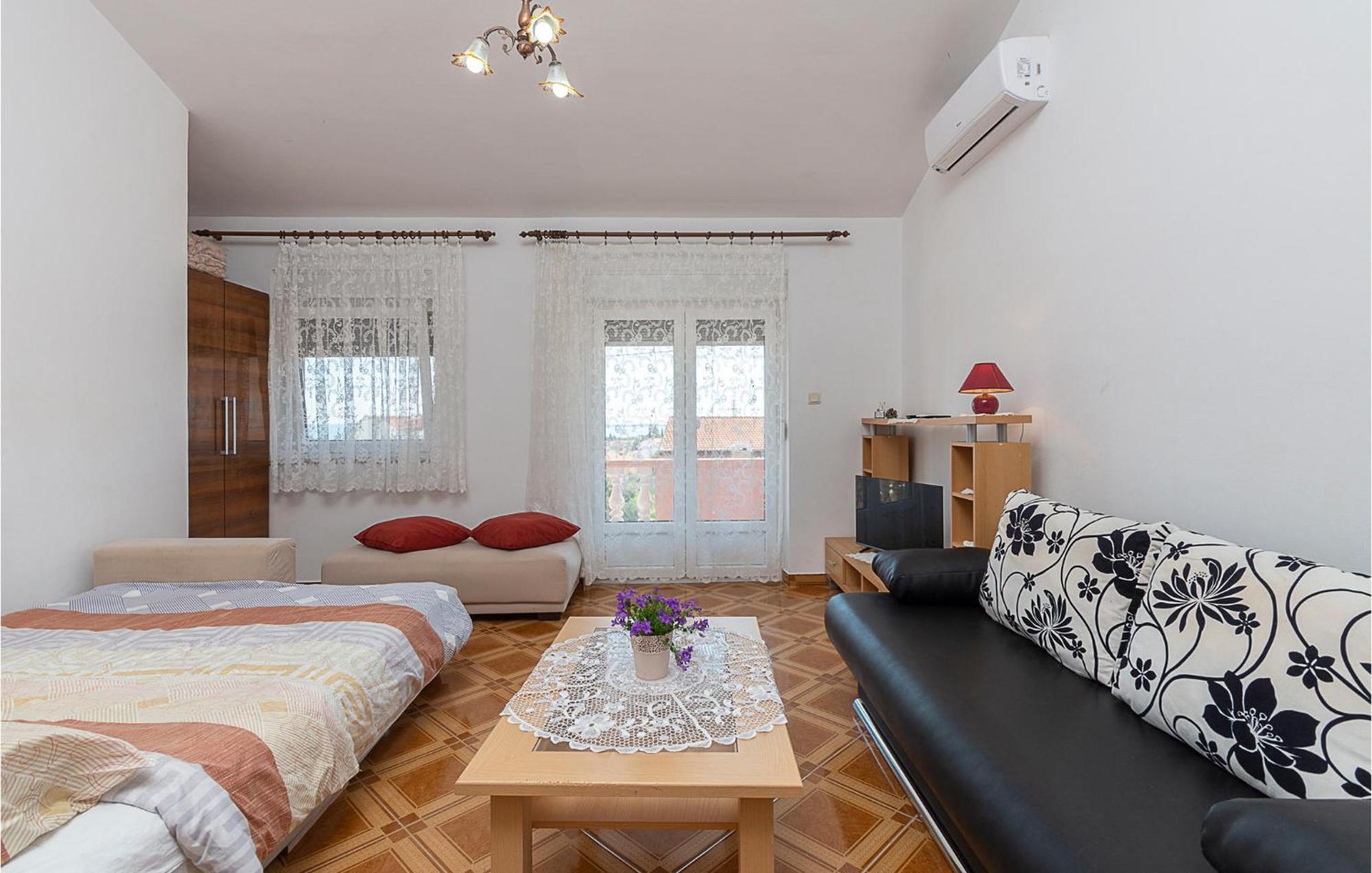 Lovely Apartment In Betiga With Wifi Barbariga Extérieur photo