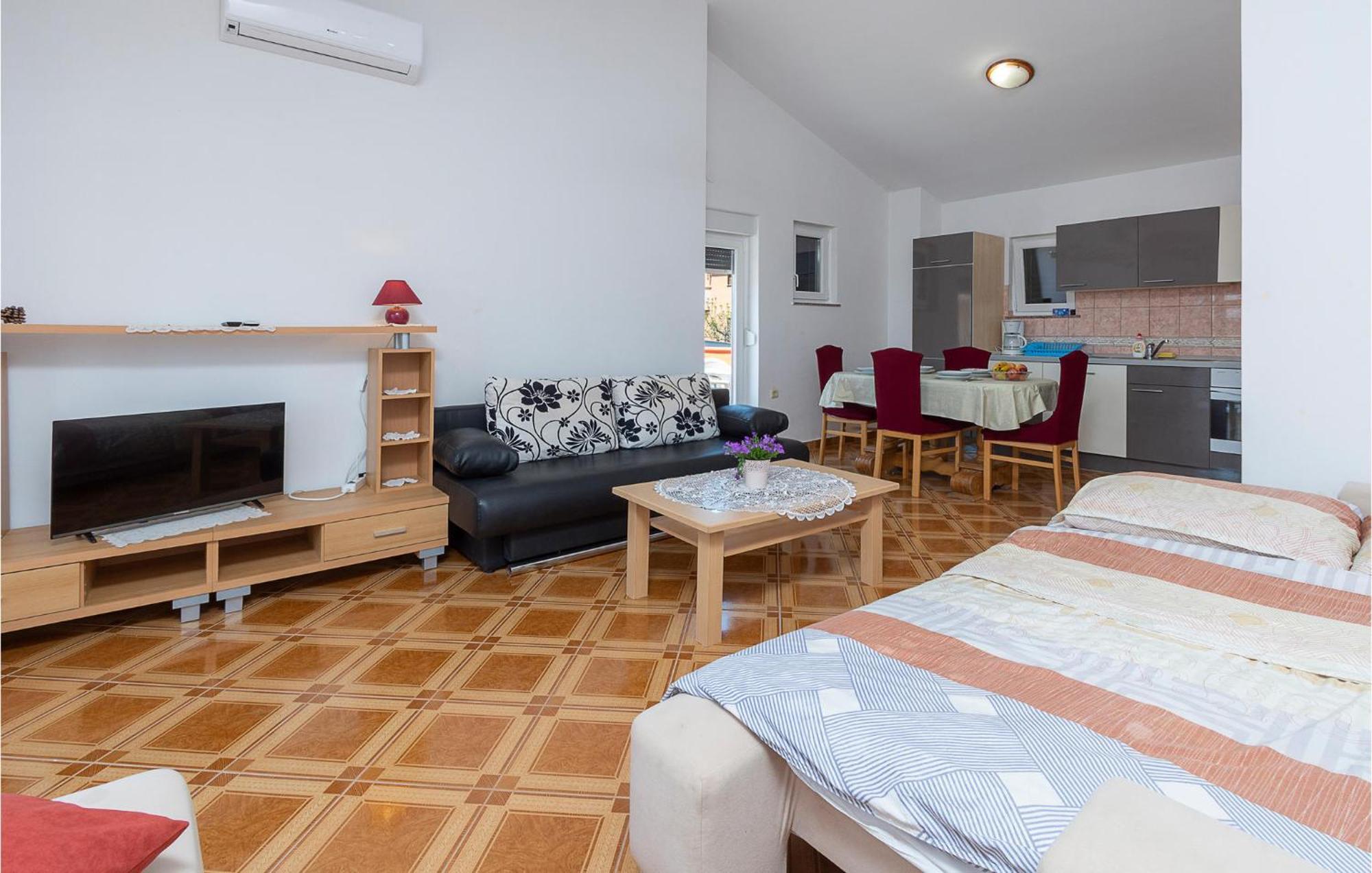 Lovely Apartment In Betiga With Wifi Barbariga Extérieur photo