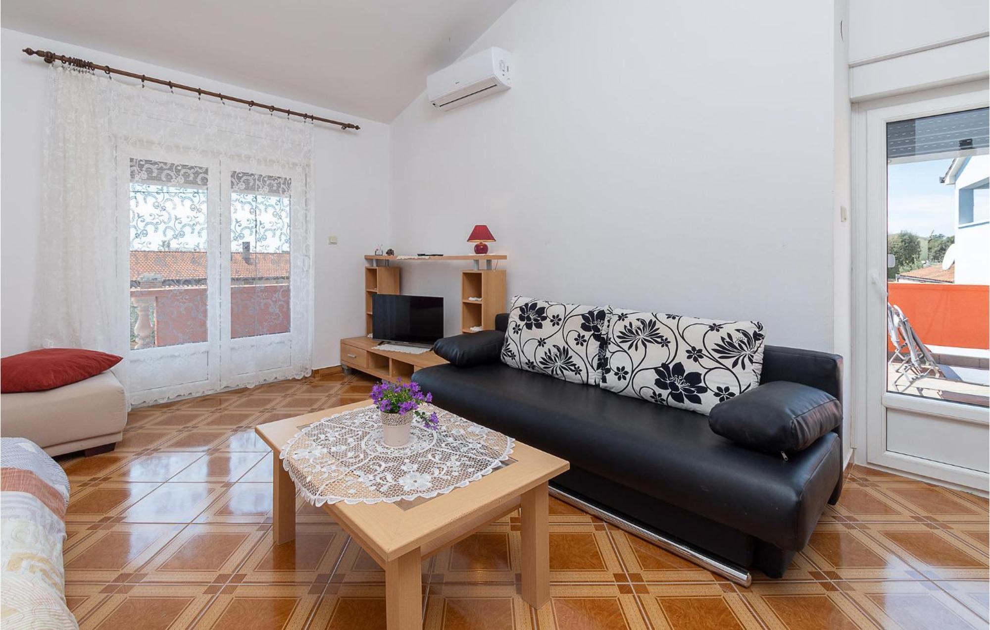 Lovely Apartment In Betiga With Wifi Barbariga Extérieur photo